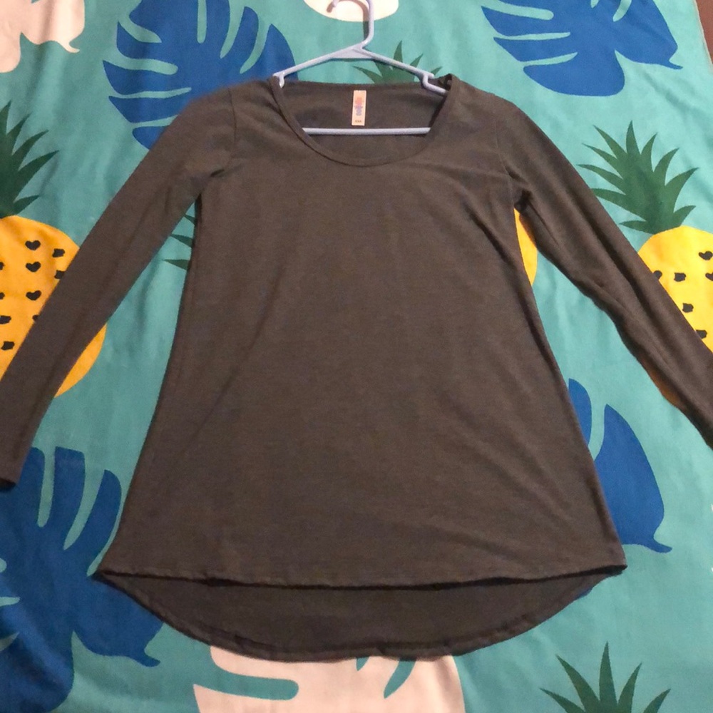 LuLaRoe XXS Lynnae Shirt